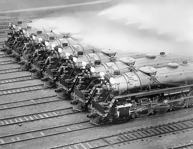 Chicago North Western  photo CNW Steam trainset  # 3031- 3038 4-8-4 1939'