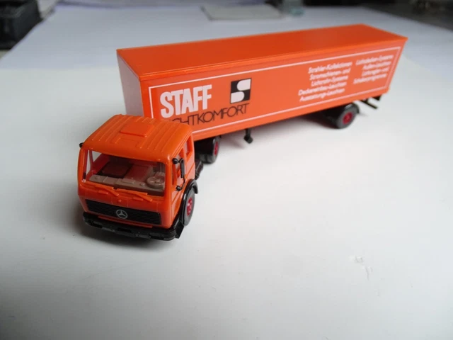 CAMION MERCEDES AVEC REMORQUE BACHE BAUMANN