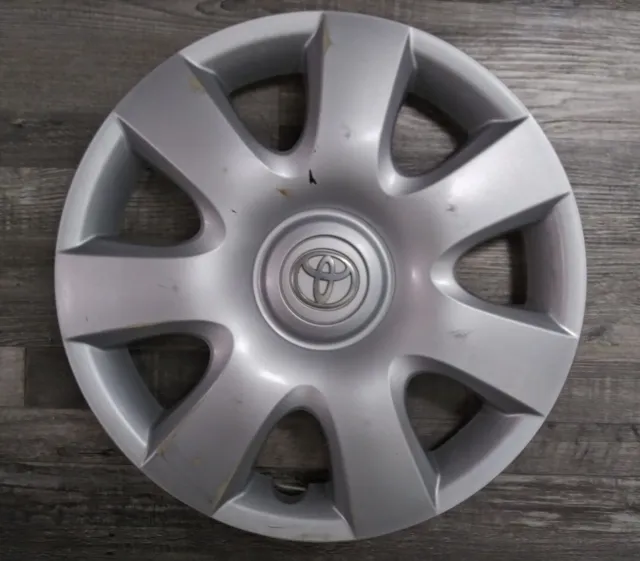 02-04 Toyota  15” Hubcap Wheel Cover