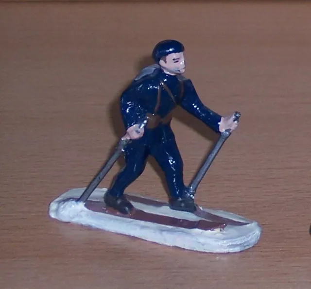 orig. alter Soldat mit Ski - Gebirgsjäger, Alpinieri in dkl-blauem Schneeanzug !