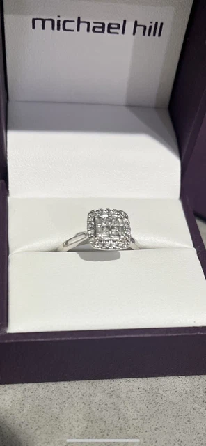 Princess cut diamond engagement ring
