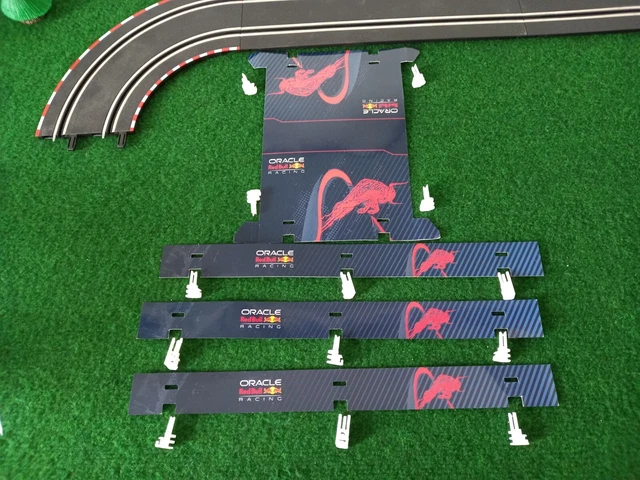Barrières Décoration Pour Circuit Carrera GO - Thème Cars - Neuf Avec Attaches - Accessoire Voiture électrique