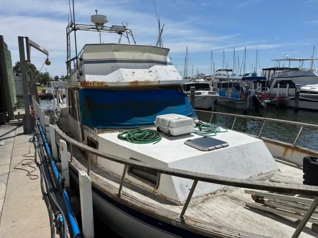 ROBERTS 45' Waverunner Cruiser ROBERTS 45' Waverunner Cruiser