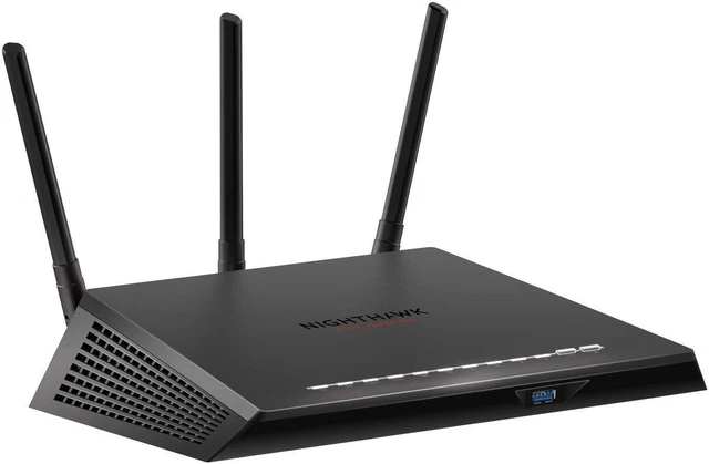 NETGEAR Nighthawk Pro Gaming XR300 router WiFi con 4 porte e cavi Ethernet