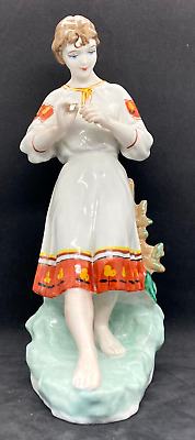 Antique ussr statuette figurine girl with chamomile fortune telling Polonne
