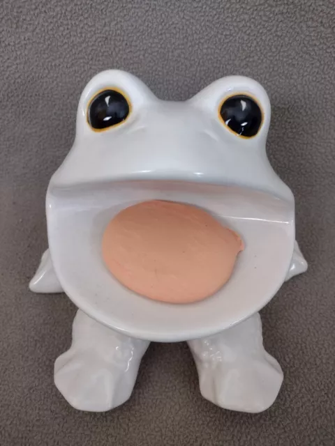 https://www.picclickimg.com/vOgAAOSwCwZkSbUU/Vintage-1975-Ceramic-Frog-Scrubby-Sponge-Soap-Holder.webp