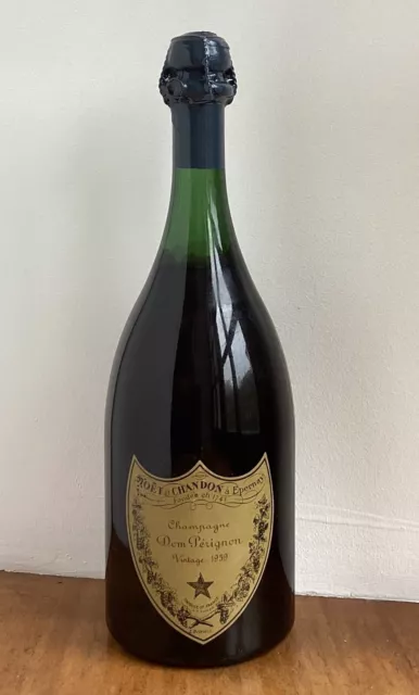 Champagne DOM PÉRIGNON 1959 blanc de MOËT & CHANDON, très bien conservé