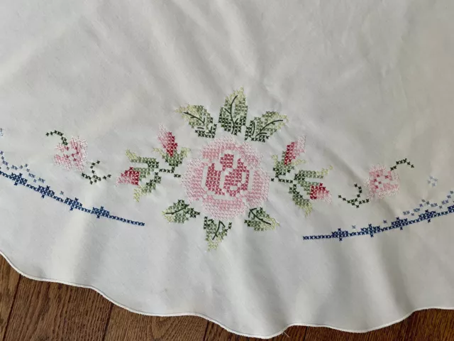 Vintage Round Tablecloth 57” Embroidery Cross Stitch Pink Roses