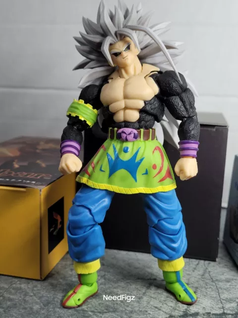 5ktoys - Well. There are several SSJ5 floating and the white hair