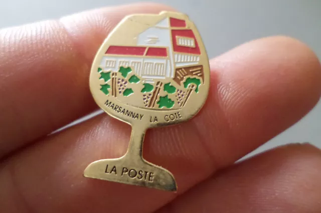 broche pin s LA POSTE  MARSANNAY LA COTE Dijon 21 cote d or chateau verre a vin