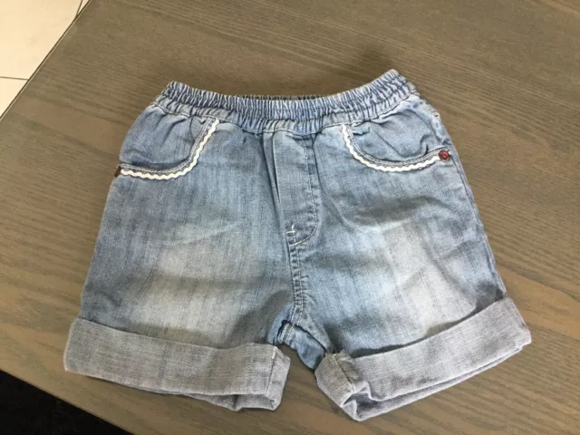 Short en jean IKKS taille 18 mois impeccable