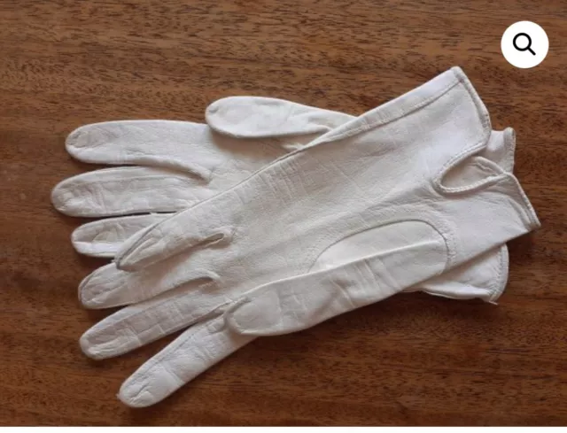 A Pair of 1960s Lady’s White French Kid Evening Gloves – Small