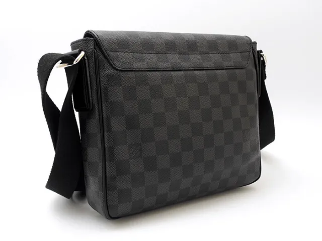 Louis Vuitton District Shoulder bag 329309