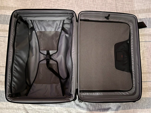 Tumi Alpha 3 Medium trip expandable luggage 4 wheeed packing case 29" 5