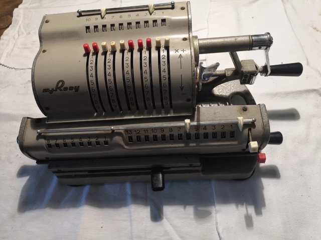 Ancienne machine à calculer en métal - Ateliers Vaucanson - Modèle AVA 13 - Unis France