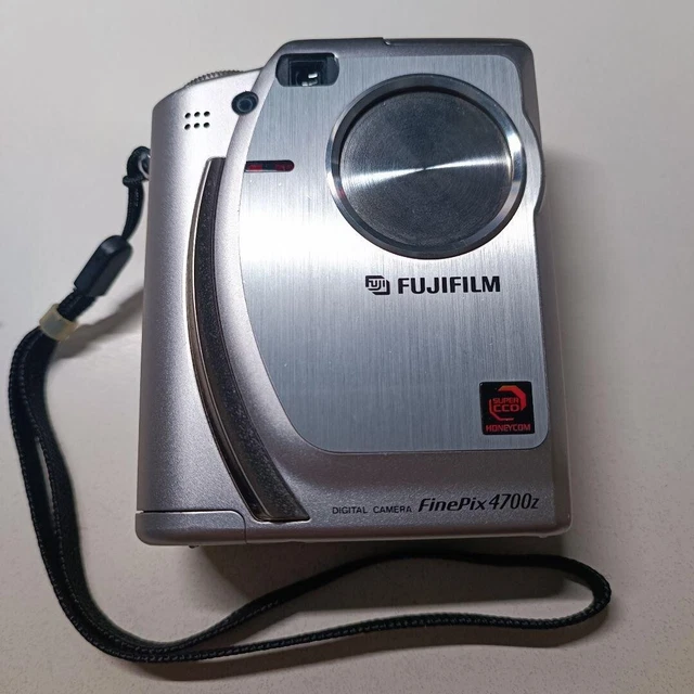 Fujifilm Fuji FinePix 4700 Z Digital Camera W/Box