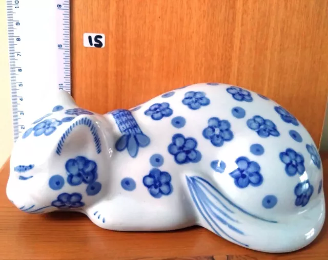 Vintage Blue & White Porcelain Cat Hand Painted Ornament Decorative