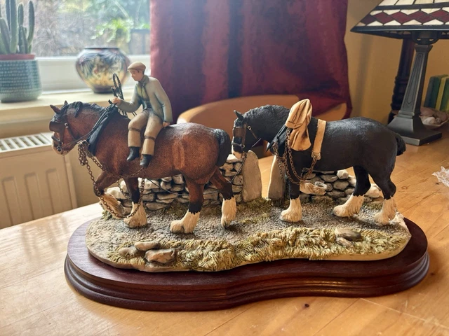 FIGURINE - BORDER Fine Arts - 'In From The Cold 