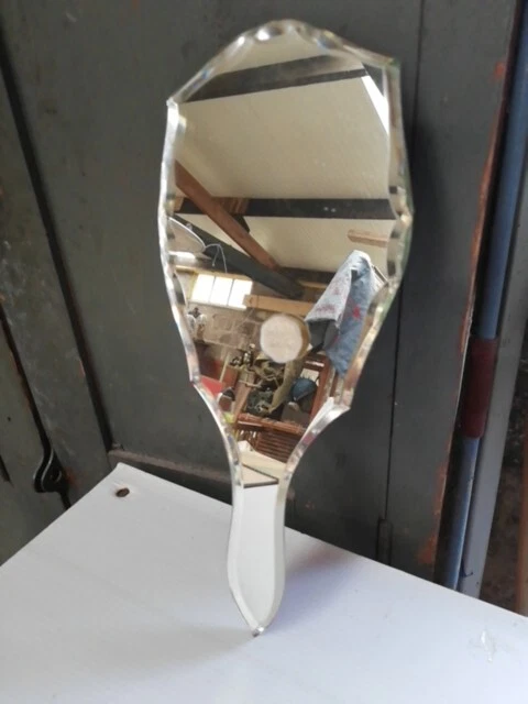 ANCIEN MIROIR, FACE a main en métal, dos en bas relief signé Dupré, Fin