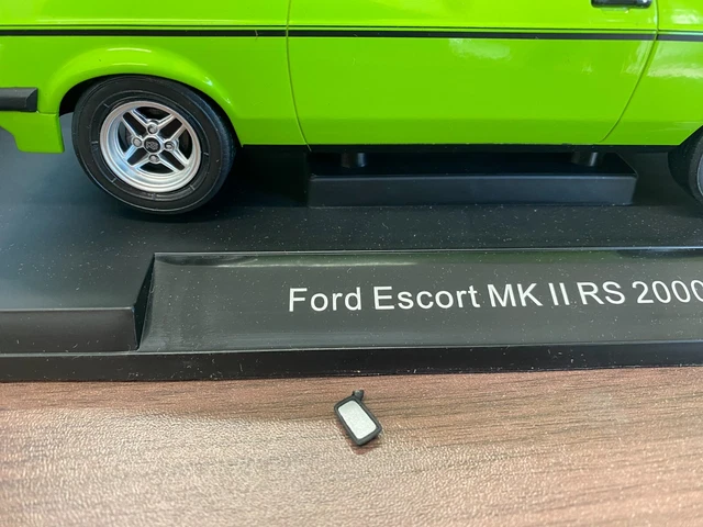 Miniature Ford Escort MK II RS 2000 - Vert Clair - 1977 - RHD - 1/18 - MCG