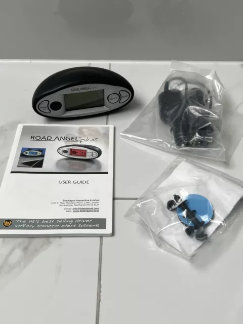Road Angel plus feste und mobile Kamerawarnungen mit Geschwindigkeitsinformationen.