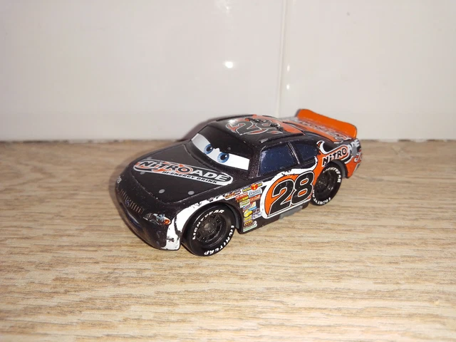 0505211 Voiture Cars disney Pixar métal Mattel aiken axler nitroade n°28