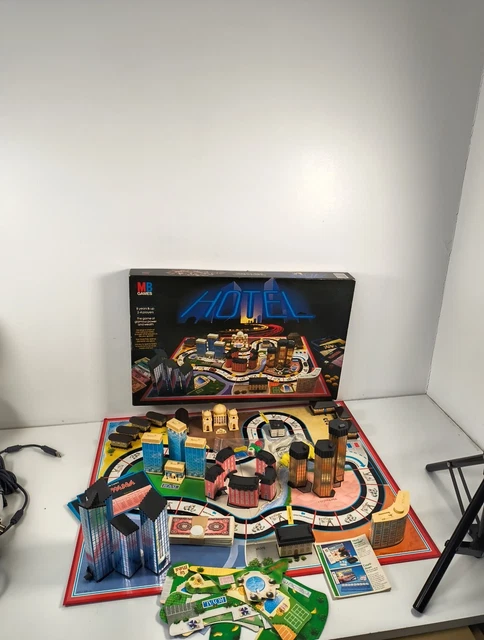 Jeu hôtel MB vintage 1986 complet avec les deux petits lampadaires - Jeux & Jouets