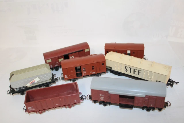 Lot Jouef HO 4 wagons divers, dont un neuf