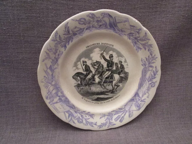 Assiette parlante 19eme faïence de Choisy le roi ,H.B-chasseurs d'Afrique