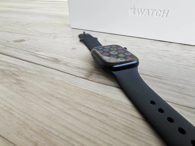 Apple Watch Series 8 Midnight Aluminum Case 45 mm Sport Band GPS/LTE