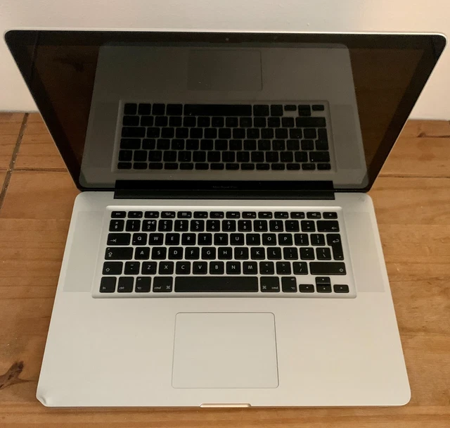 Apple MacBook Pro 15" Quad Core i7 2,0 GHz 2GB RAM 120GB HDD MC721 RICAMBI RIPARAZIONE