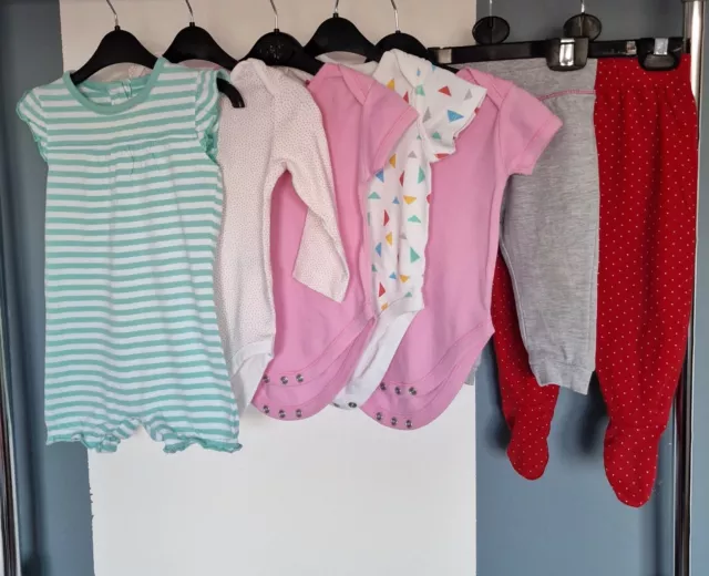 Pacchetto vestiti bambina 6-9 mesi (7 articoli) marche miste. Usato.