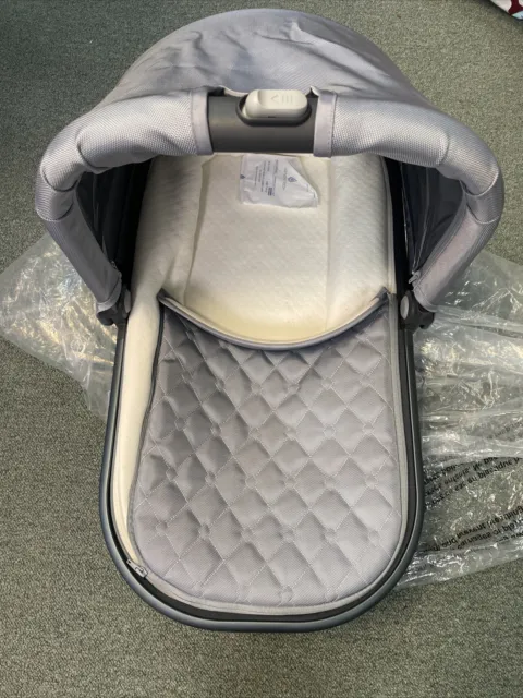 Uppababy Vista V2 Bassinet Only Gray