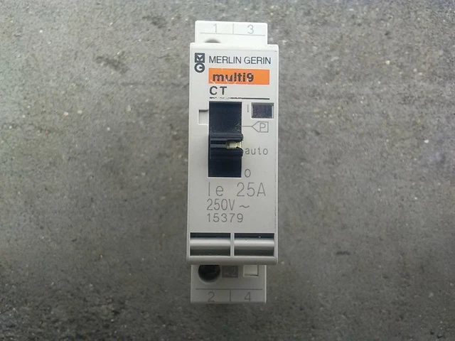 Contacteur Heures Creuses Merlin Gerin 25A - Référence 15379 - Occasion En état De Marche