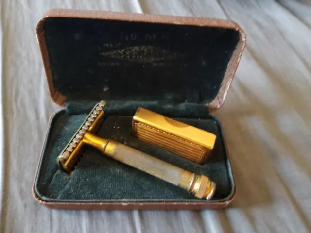 1930's Era Gillette Open Comb Ball Handle Razor w Case and Brass Blade Box