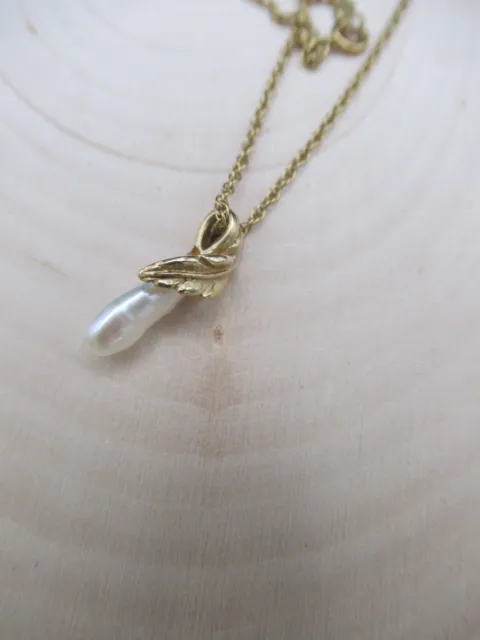 Vintage 14K yellow Gold chain fresh water pearl leaf pendant 2.36 G 16" chain