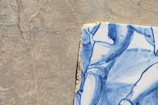 18th Century Blue and White Portuguese Tile depicting a Gentleman Walking 5