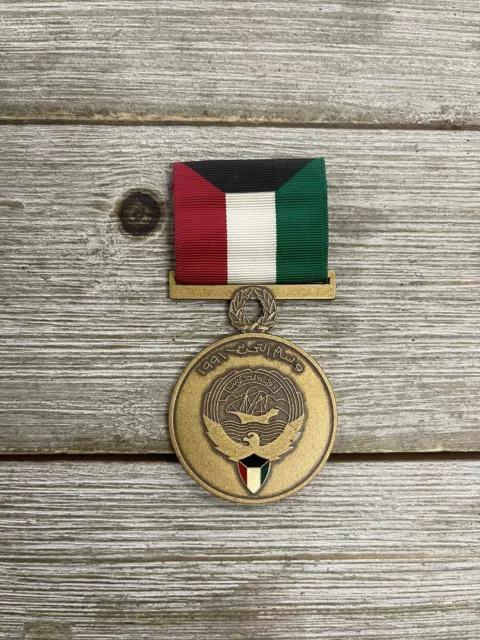 1991 Liberation of Kuwait Mini Medal Iraq Gulf War Desert Storm Military