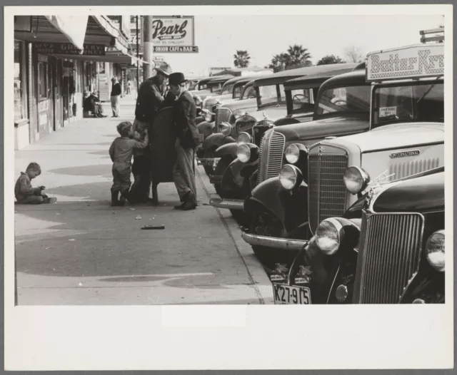 Old 8X10 Photo, 1930's Street scene, Antique Cars Crystal City, Texas 58006475