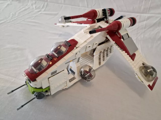 Custom Build Republic Gunship with figures stickers and instructions clone wars