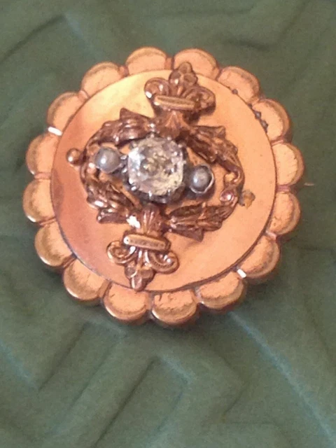 jolie broche en métal doré fin XIX jolie broche en métal doré fin XIX