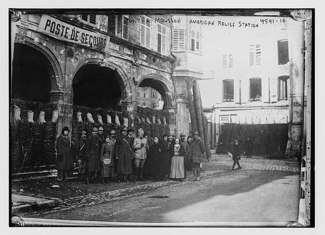 Pont-a-Mousson,American Relief,Meurthe-et-Moselle,France,people gathered,Bain