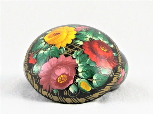 Broche Russe vintage En Bois Peint A La Main Signé Motif Fleurs Ref