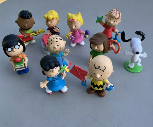 Peanuts Collector’s Figure Set Charlie Brown Lot Of 10