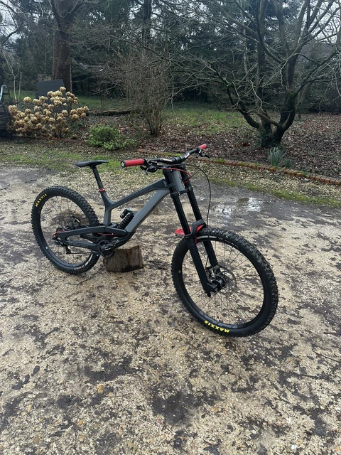 YT TUES 2019 CF Pro XL FOX CARBON DOWNHILL MTB 2 700.00