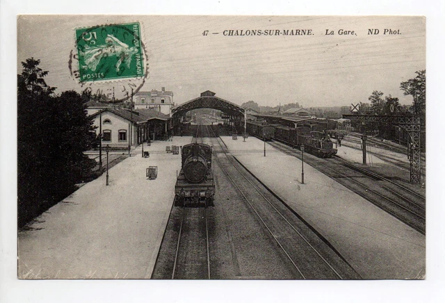 CHAMPAGNE CHALONS Marne CPA 51 inside the station trains 11