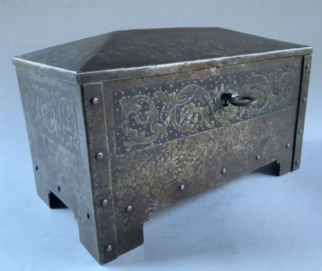 Ornament Eisen Kassette Schatulle Kasse Metall-Kästchen Box Casket Cassette~1900