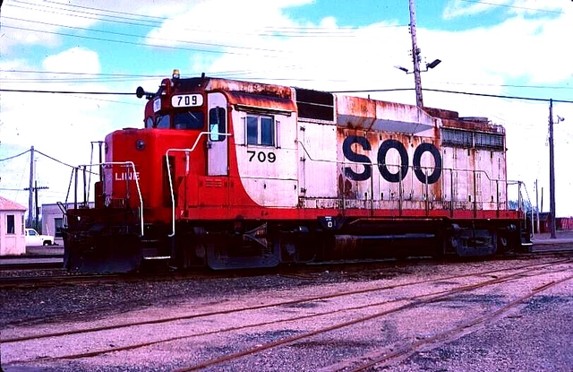 Original Kodachrome Slide Soo Lines Gp-30 #709 North Fond Du Lac, Wi May 1, 1986