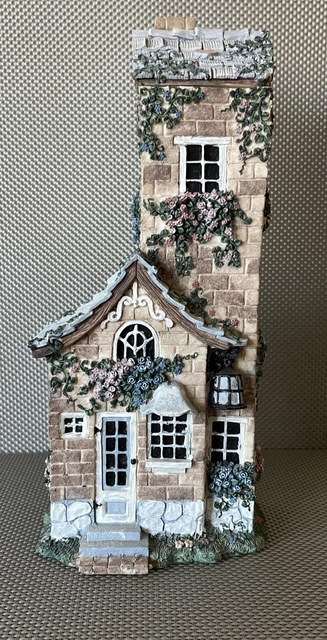 Ivy & Innocence 1996 "Towering Cottage" #841, No box
