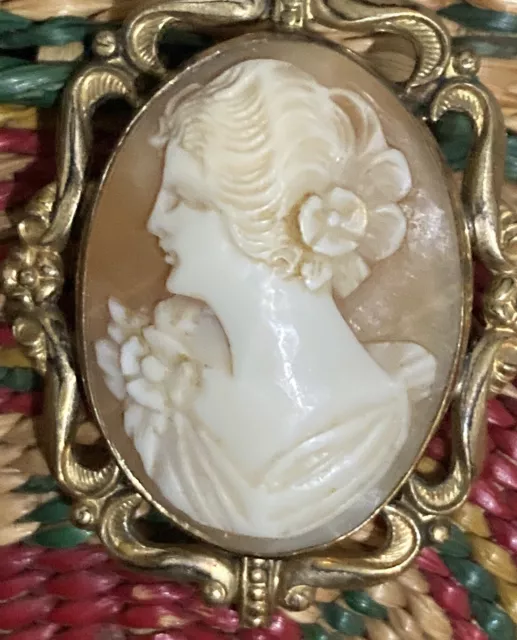 Victorian Gold Filled Carved Shell Cameo Brooch Pin Left Facing